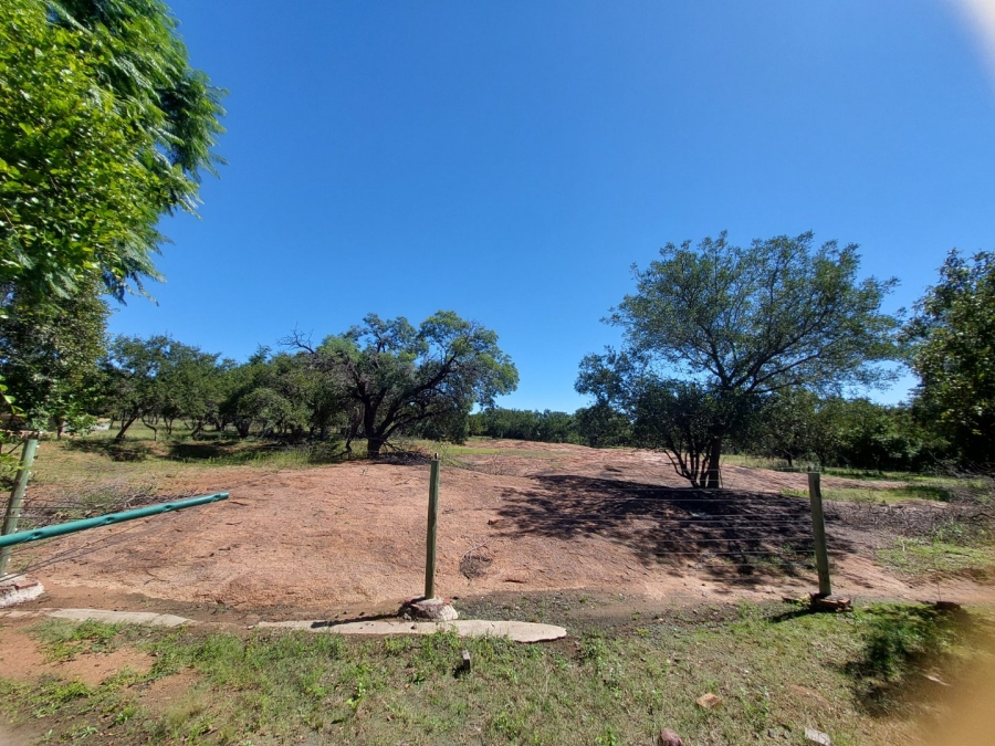 6 Bedroom Property for Sale in Zoutpansdrift North West
